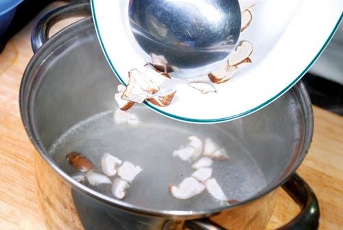 Súp sườn non nấu rau củ đậm đà - 2