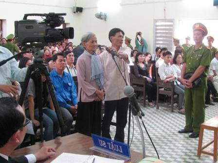 Khoảng lặng sau phiên xử vụ Hoàng Hùng, Tin tức trong ngày, vo nha bao hoang hung, tuong thuat phien xu vu nha bao bi dot, xet xu vu an nha bao hoang hung, nha bao hoang hung bi dot, nha bao bi dot, vo nha bao hoang hung, Tran Thuy Lieu, vu an nha bao hoang hung bi dot, vo nha bao bi dot, phong vien, xu vu nha bao bi dot, trong an, tin tuc