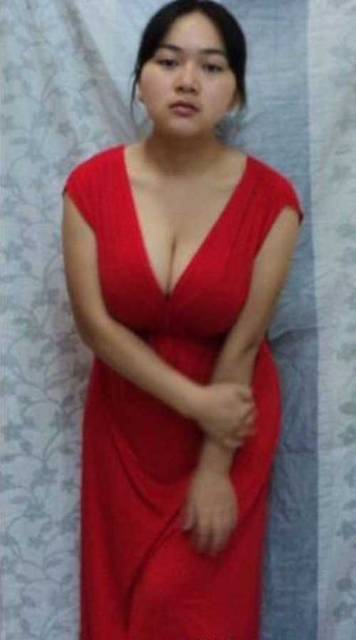 Bé gái 11 tuổi với bộ ngực khủng - 3