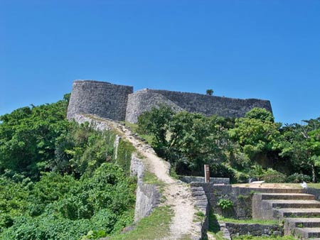 Thăm 5 lâu đài cổ kính ở Okinawa - 3