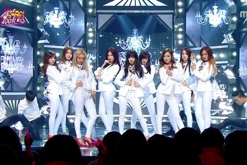Soi đồ biểu diễn của các ông lớn Kpop