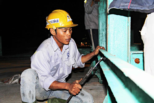200 người xin ăn Tết công trường để làm cầu cho dân - 7