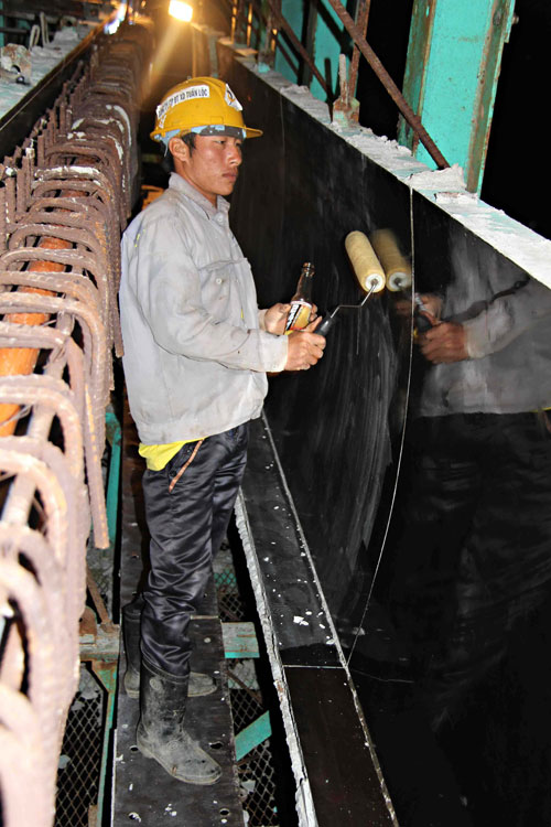 200 người xin ăn Tết công trường để làm cầu cho dân - 4