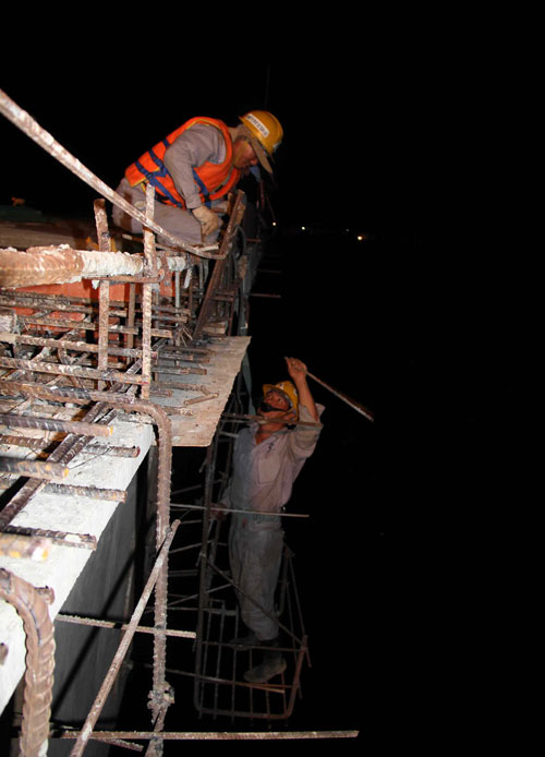 200 người xin ăn Tết công trường để làm cầu cho dân - 6