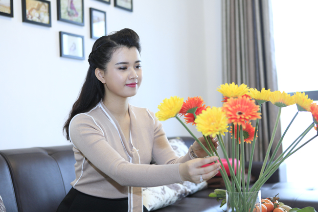Căn hộ tràn ngập sắc xuân của MC Hương Giang - 1