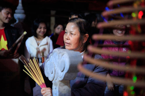 HN: Hàng trăm người lao vào xin lửa mang về nhà - 2
