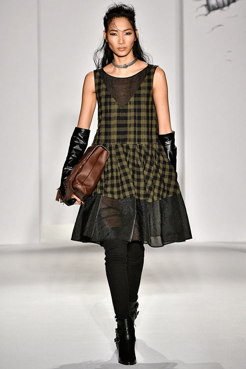 Hoàng Thùy quá khác lạ ở Tuần lễ thời trang London - 6