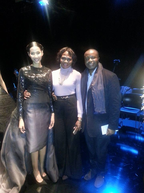 Hoàng Thùy quá khác lạ ở Tuần lễ thời trang London - 4