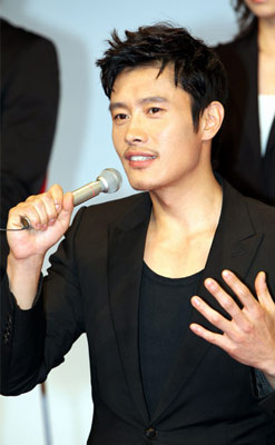 Lee Byung Hun&Kim Tae Hee quay lại phim IRIS 2?, Phim, phim Iris 2, Lee Byung Hun, Kim Tae Hee, Athena, Iris 1, Taewon Entertainment, đàm phán, tháng 10, Nhật Bản