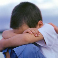 Phẫn nộ: Bé trai bị chủ tra tấn dã man