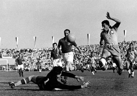 World cup 1954: Nỗi buồn Hungary (Những hình ảnh ấn tượng nhất tại những kỳ World Cup – P5) - 2