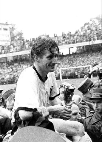 World cup 1954: Nỗi buồn Hungary (Những hình ảnh ấn tượng nhất tại những kỳ World Cup – P5) - 9