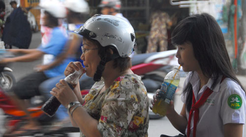 Toàn cảnh nắng nóng cả nước, Tin tức trong ngày, nắng nóng, bệnh mùa hè, trẻ nhỏ, hồ bơi, người già, bệnh viện