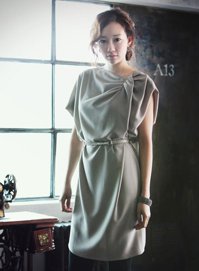 Thời trang công sở: Duyên dáng váy liền, Thời trang công sở, Thời trang, THỜI TRANG CÔNG SỞ, VÁY LIỀN THÂN, VÁY ĐẦM, THẮT LƯNG, TÚI XÁCH, GIẦY CAO GÓT