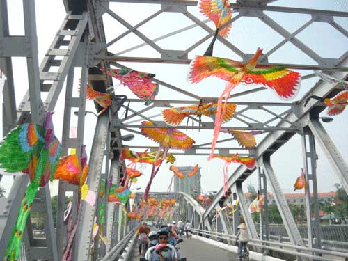Không gian nghệ thuật sắp đặt với nhiều con diều Huế nhất Việt Nam - 1