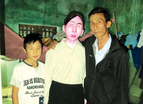 Chuyện kể về người đàn ông ôm hài cốt vợ, Tin tức trong ngày, om xac vo, ngu voi nguoi chet, ngu voi xac chet, om cac chet, pho tuong, nguoi chet, tin tuc 24h