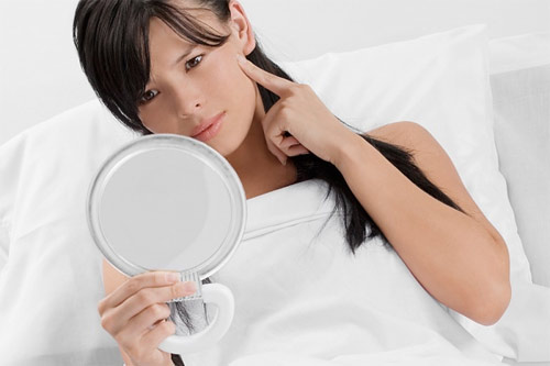 Những thói quen cấm kỵ với da bị mụn - 1