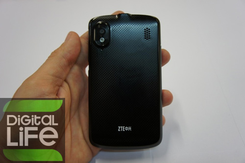 ZTE Skate màn hình 4.3 inch, giá 360 USD - 2