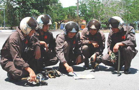 Cận cảnh chiến đấu cơ Việt khai hỏa - 2