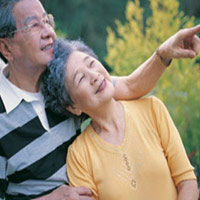 Khi người cao tuổi đau lưng