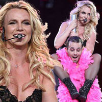 Britney Spears khiêu khích khán giả nam
