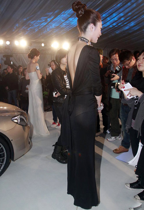 Bắt lỗi 1001 kiểu váy trong suốt của sao - 14