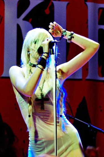 Bắt lỗi 1001 kiểu váy trong suốt của sao - 18