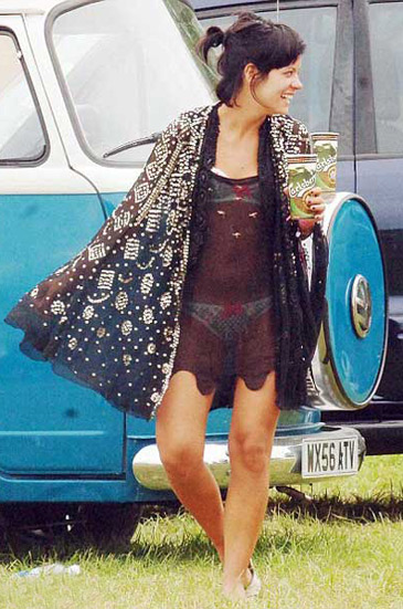 Bắt lỗi 1001 kiểu váy trong suốt của sao - 19