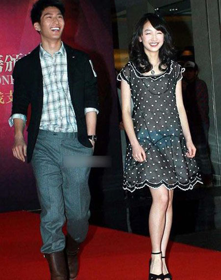 Bắt lỗi 1001 kiểu váy trong suốt của sao - 11