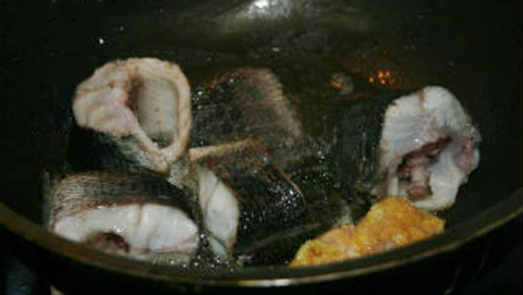 Cá kho chuối xanh - món ngon dân dã - 5