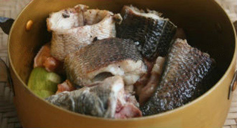 Cá kho chuối xanh - món ngon dân dã - 8