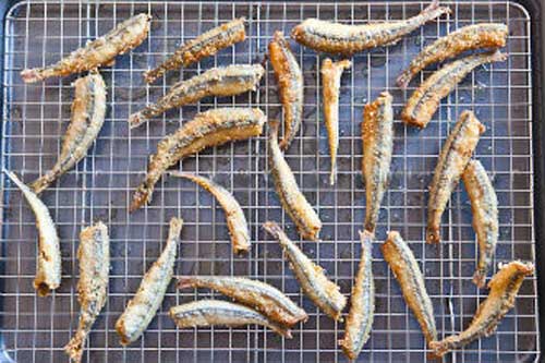 Giòn rụm cá bống chiên tỏi ớt - 4