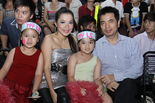 Chồng Mỹ Lệ đến cổ vũ cho vợ, Ca nhạc - MTV, My Le, Hop ca tranh tai 2012, hợp ca tranh tài, hop ca tranh tai, Phan Dinh Tung, Khanh Linh, Duc Tuan, Nguyen Khang, Ca si, Doi hop ca