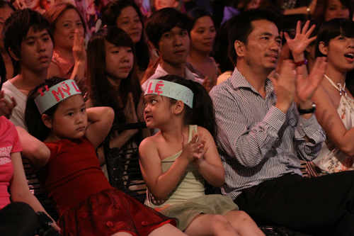 Chồng Mỹ Lệ đến cổ vũ cho vợ, Ca nhạc - MTV, My Le, Hop ca tranh tai 2012, hợp ca tranh tài, hop ca tranh tai, Phan Dinh Tung, Khanh Linh, Duc Tuan, Nguyen Khang, Ca si, Doi hop ca