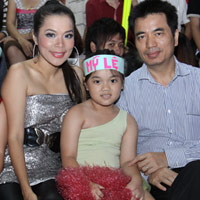 Chồng Mỹ Lệ đến cổ vũ cho vợ
