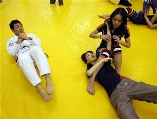 Đột nhập lò khổ luyện chân dài của Nhật - 5