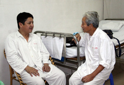 Táo Giao thông bị tai nạn giao thông, Phim, chi trung bi tai nan, tao giao thong, chi trung, danh hai chi trung, nghe si hai, lich dien, tai nan giao thong, benh vien, nha hat tuoi tre, nghe sy, tin tuc