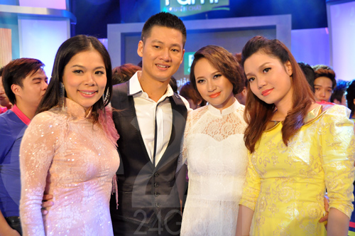 Đức Tuấn đỏ mắt chia tay đội Khánh Linh, Ca nhạc - MTV, Hop ca tranh tai, Hop ca tranh tai 2012, hợp ca tranh tài, Duc Tuan, Ngoc Anh, Khanh Linh, My Le, Phan Dinh Tung, ca si, am nhac, ca nhac, doi choi