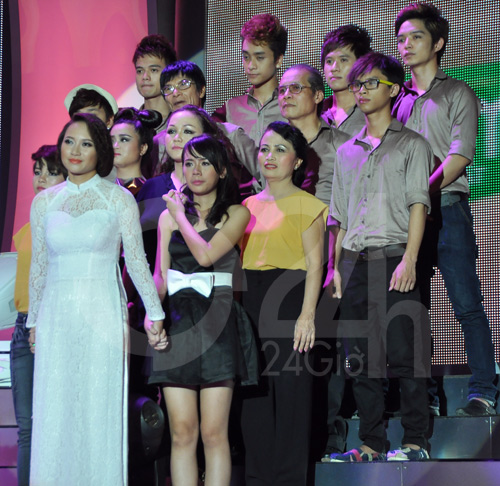 Đức Tuấn đỏ mắt chia tay đội Khánh Linh, Ca nhạc - MTV, Hop ca tranh tai, Hop ca tranh tai 2012, hợp ca tranh tài, Duc Tuan, Ngoc Anh, Khanh Linh, My Le, Phan Dinh Tung, ca si, am nhac, ca nhac, doi choi