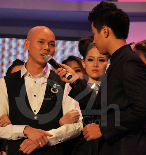 Đức Tuấn đỏ mắt chia tay đội Khánh Linh, Ca nhạc - MTV, Hop ca tranh tai, Hop ca tranh tai 2012, hợp ca tranh tài, Duc Tuan, Ngoc Anh, Khanh Linh, My Le, Phan Dinh Tung, ca si, am nhac, ca nhac, doi choi