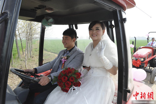 Ấn tượng màn rước dâu bằng máy kéo - 3