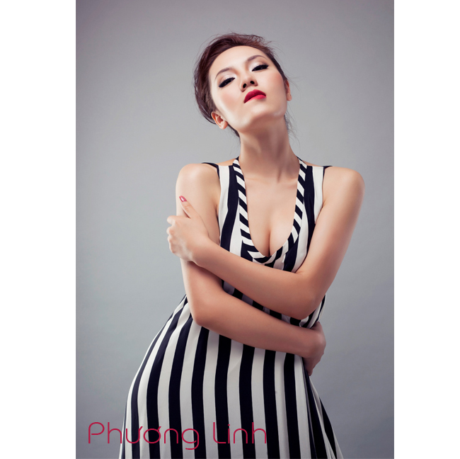 Định hình cho mình một phong cách lạnh lùng trên sân khấu, nhưng có lẽ chính gương mặt với cái cằm hơi chếch lên cao, nụ cười mỉm “hơi xa cách” đã làm khán giả không mấy thiện cảm với Linh, dù ai cũng công nhận rằng cô hát rất hay.