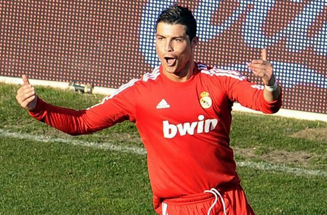 Gào thét, vạch đùi, mút tay… hoặc chẳng tỏ vẻ gì, mọi pha ăn mừng bàn thắng của Ronaldo đều đã trở thành thương hiệu, góp phần tạo nên cái sự đáng yêu và đáng ghét của ngôi sao người Bồ.