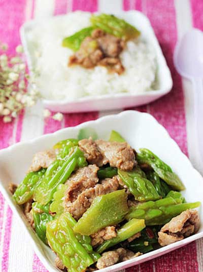 Mướp đắng xào thịt bò xóa tan mệt mỏi - 1