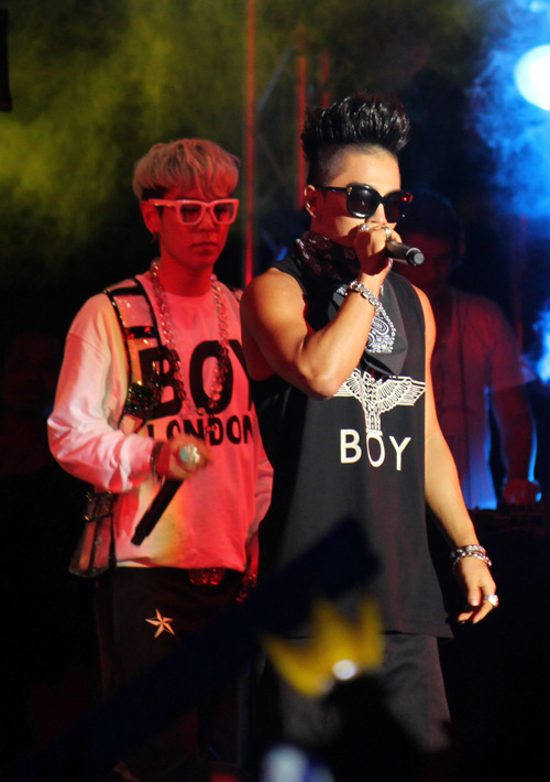 Big Bang nghẹt thở trong vòng vây fan Việt, Ca nhạc - MTV, Big Bang, Big Bang den Viet Nam, SoudFest, dai nhac hoi, sao ngoai, ca si, tin tuc