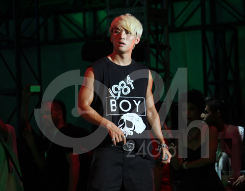 Big Bang nghẹt thở trong vòng vây fan Việt, Ca nhạc - MTV, Big Bang, Big Bang den Viet Nam, SoudFest, dai nhac hoi, sao ngoai, ca si, tin tuc