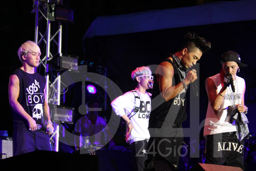 Big Bang nghẹt thở trong vòng vây fan Việt, Ca nhạc - MTV, Big Bang, Big Bang den Viet Nam, SoudFest, dai nhac hoi, sao ngoai, ca si, tin tuc