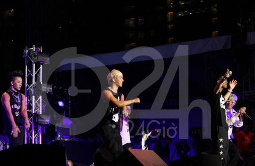 Big Bang nghẹt thở trong vòng vây fan Việt, Ca nhạc - MTV, Big Bang, Big Bang den Viet Nam, SoudFest, dai nhac hoi, sao ngoai, ca si, tin tuc