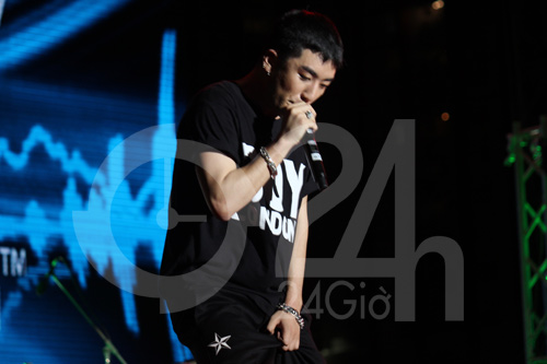 Big Bang nghẹt thở trong vòng vây fan Việt, Ca nhạc - MTV, Big Bang, Big Bang den Viet Nam, SoudFest, dai nhac hoi, sao ngoai, ca si, tin tuc