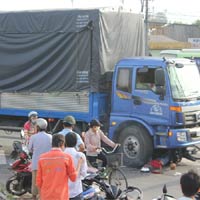 Nữ công nhân chết thảm dưới gầm xe tải